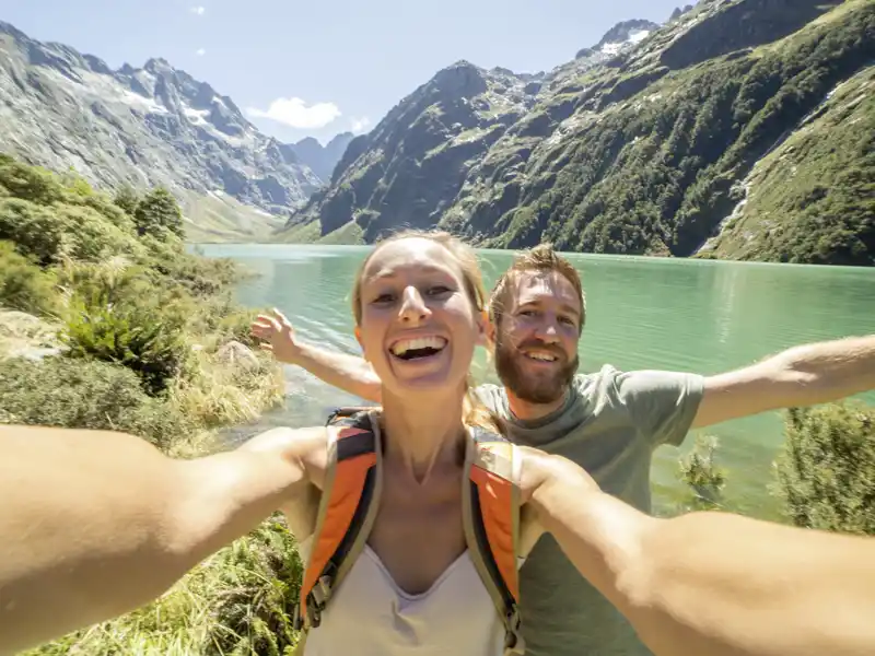 Auf Ihrer individuellen Rundreise durch Neuseeland gehören kleinere Wanderungen durch die einmalig schöne Landschaft natürlich zum Programm - hier muss man einfach glücklich sein!