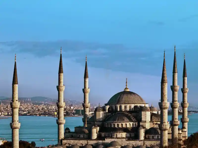 Ihr Scout führt Sie auf Ihrer individuellen Reise nach Istanbul und Kappadokien natürlich auch zur Blauen Moschee.