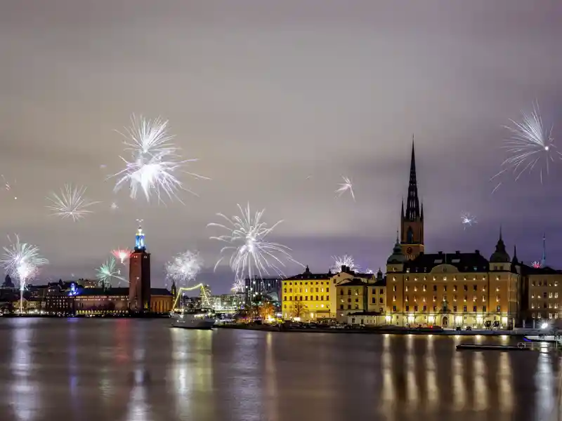 Gemeinsam begrüßen wir das neue Jahr in Schwedens Hauptstadt.