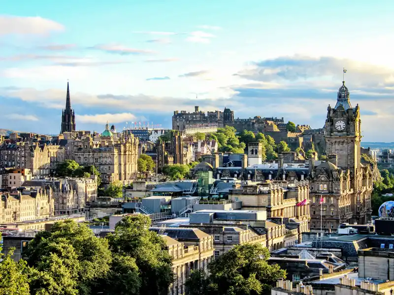 In Glasgow gilt "old meets new". Das erleben wir während unserer YOUNG LINE TRAVEL Rundreise durch Schottland in vollen Zügen.