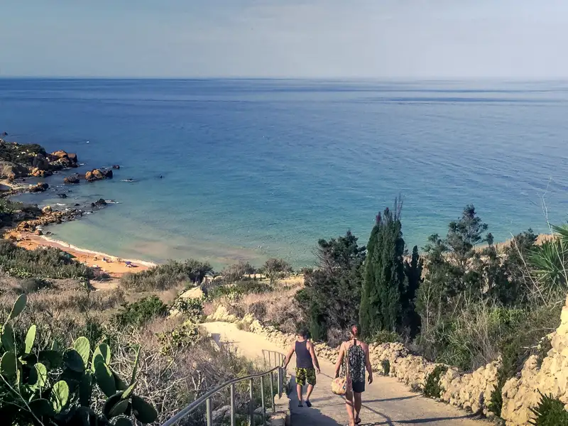 Malta im Sommer – Badespaß in Buchten und an Stränden ist auf dieser YOUNG LINE Reise garantiert.