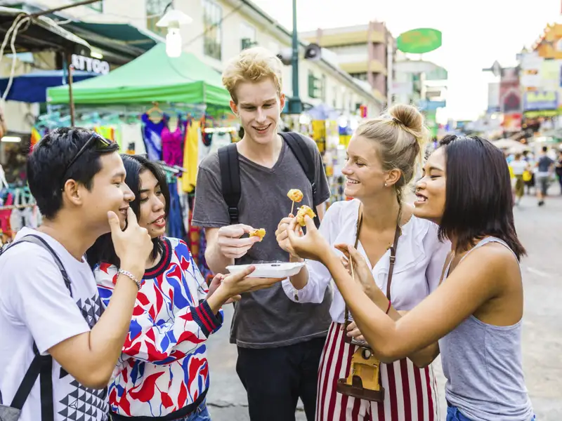 Immer wieder haben wir auf dieser YOUNG LINE Reise  für junge Traveller Zeit, das köstliche Streetfood in Thailand zu probieren