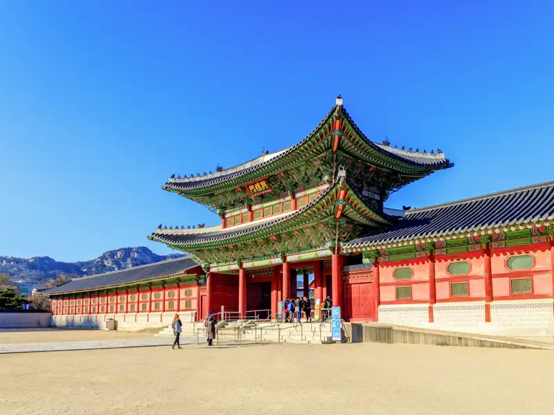 Die Palastanlagen der Hauptstadt Seoul sind riesig und überraschend idyllisch.
