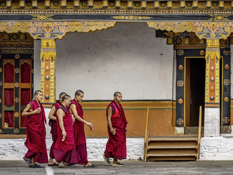 Bei Ihrer Reise durch Bhutan können Sie einen Tempel mit Ihrerm Scout erkundigen.  Wir lauschen wir den Gebeten und Mantras der buddhistischen Mönche und lassen uns von der Atmosphäre in ihren Bann ziehen.
