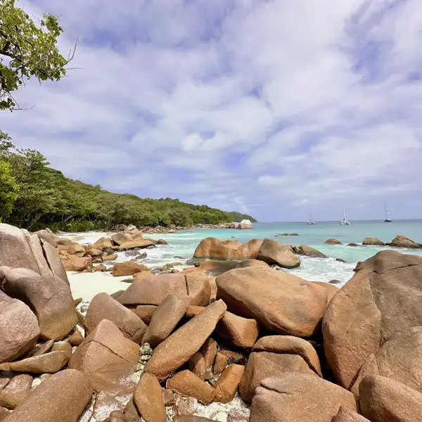 Traumstrand Anse Lazio, einer der schönsten Strände weltweit erwartet Sie im Norden von Praslin.