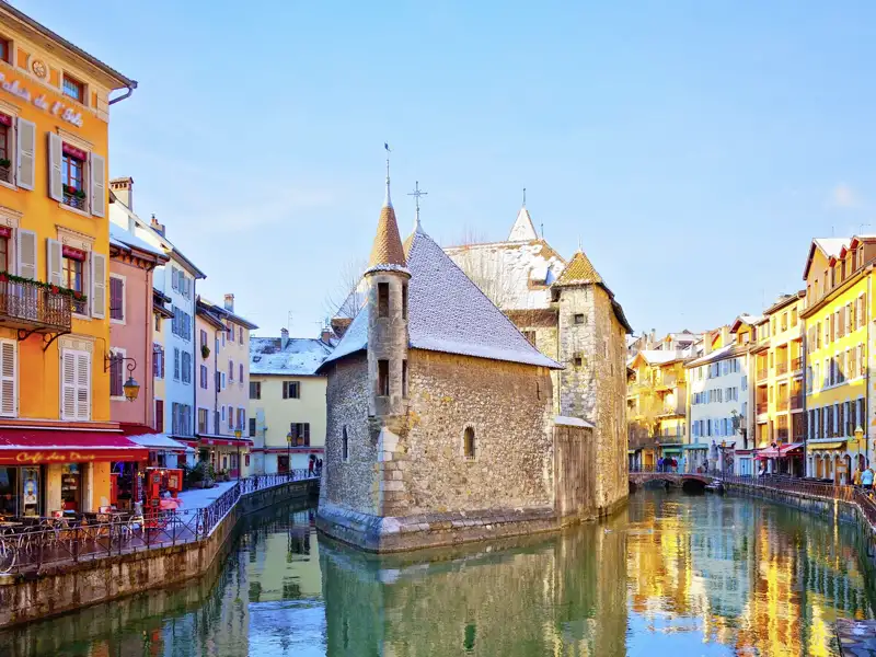 Zum Abschluss unserer Silvesterreise bummeln wir durch die winterlichen Gassen von Annecy