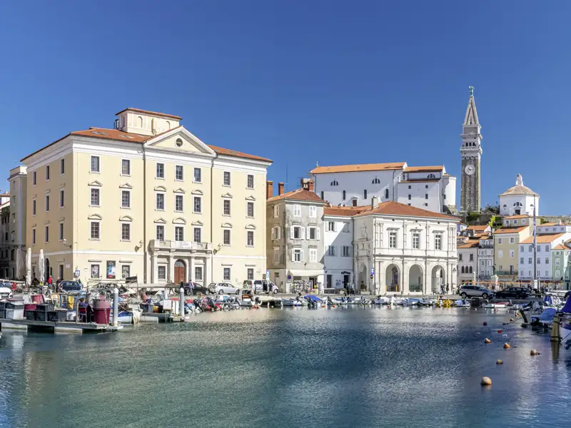 Hier mischen sich Österreich und Venedig: Genießen Sie Sloweniens Perle Piran auf unserer Marco Polo Top Preis Reise nach Slowenien.